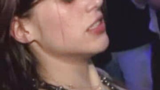 XXX sem registo  Dois video pono hd cortes na rata molhada