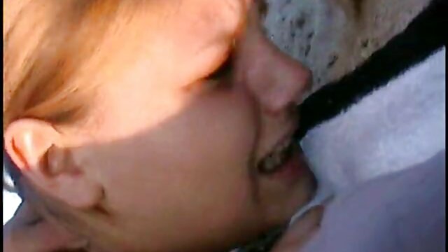 XXX sem registo  A rapariga loira foi vídeo de pornô hd sugada durante o interne waset.