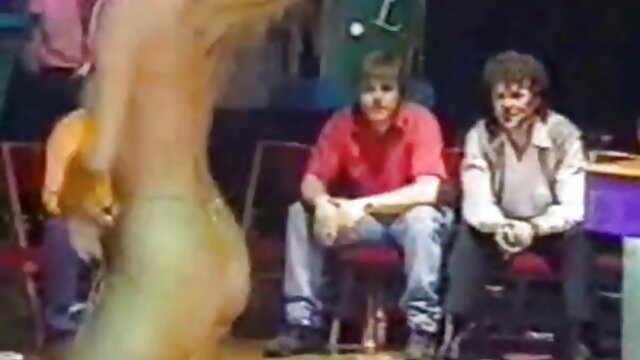 XXX sem registo  Peguei num sítio, levei-lho e fodi-a Debaixo da Câmara. melhor filme porno hd