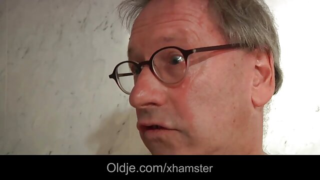 XXX sem registo  Dedilhar no vídeo pornô em hd grátis chuveiro