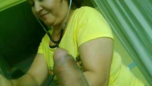 XXX sem registo  Sentado, as minhas pernas abertas e os melhores filmes porno hd a masturbação começou