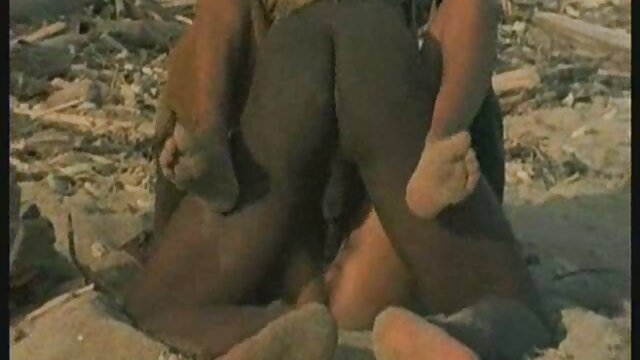 XXX sem registo  A Larissa acaba mesmo de quatro em quatro vídeos pornôs hd anos.
