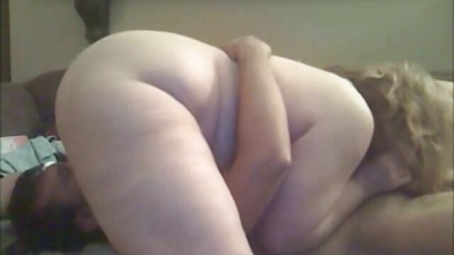 XXX sem registo  Duas raparigas parecidas a brincar com bolas vídeo pornô hd grátis