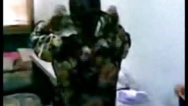 XXX sem registo  Sua língua, lábios hd vídeo pornô e dedos caminham sobre seus corpos.