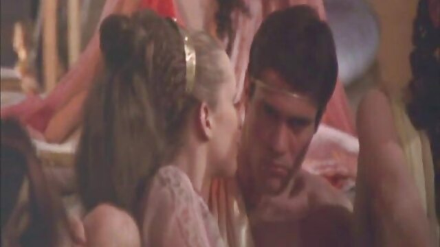 XXX sem registo  A limpar completamente a merda da empregada, melhor video porno em hd a Mia Martine.