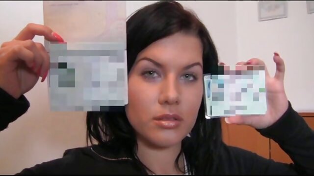 XXX sem registo  Amigos interessados vídeo porn hd revezam-se a comer pénis duro.